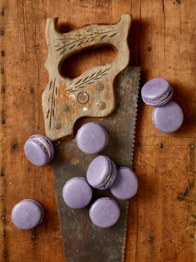 Blackcurrant macarons