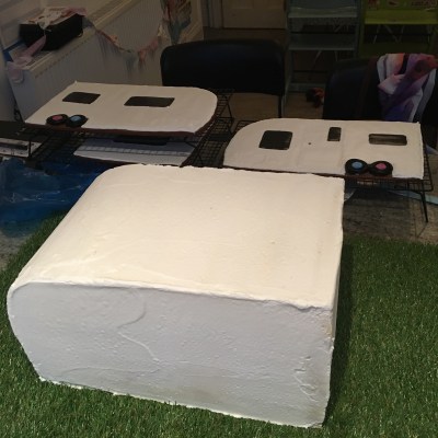 caravan-cake-construction